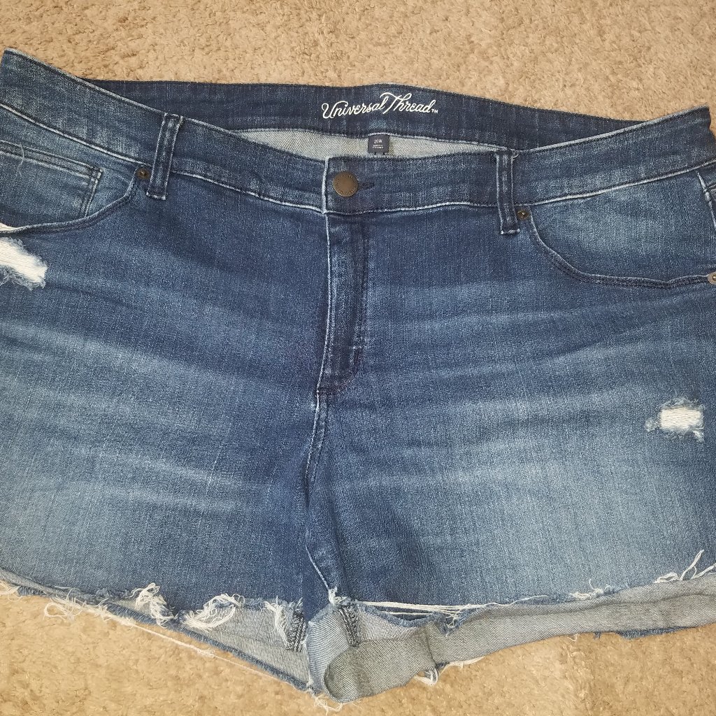Women's Universal Thread Distressed Jean Denim Shorts 20w -- Very Gently Used